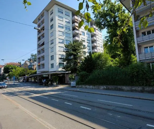 In The Center - Vineyard 22 *